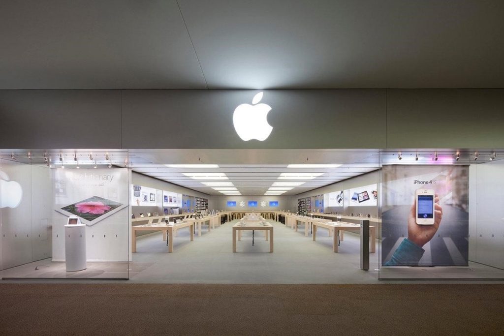 nearest iphone store to me