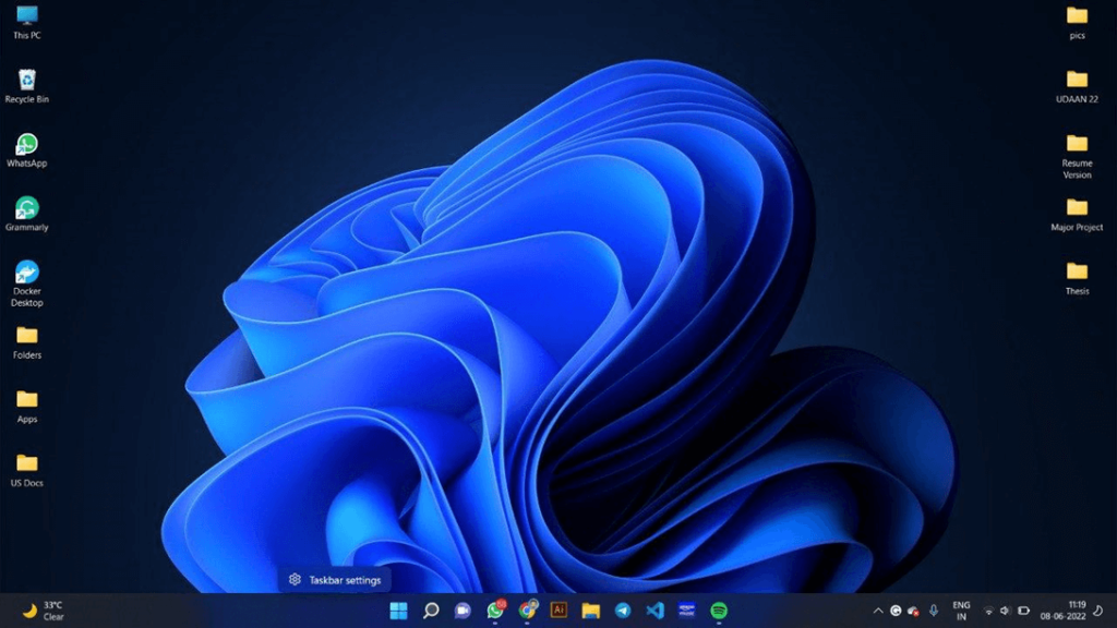 hide the Taskbar in Windows 11
