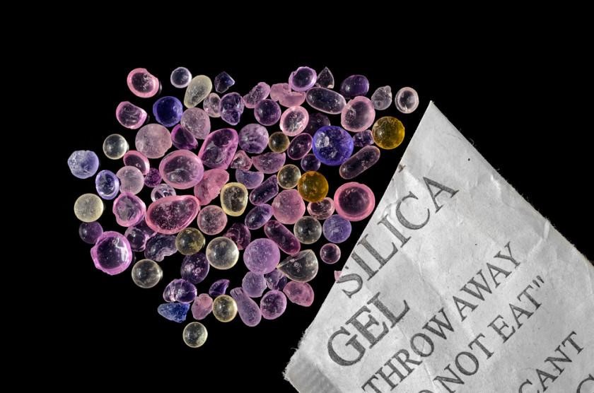 silica gel pack use to water damage phone